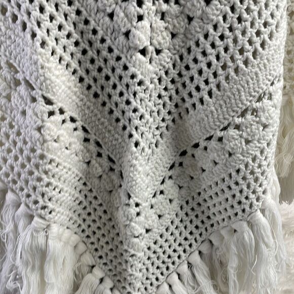 Crocheted  Ladies Handmade Open Knit Fringed Wrap Shawl Vintage 80’s Large White - Picture 6 of 7
